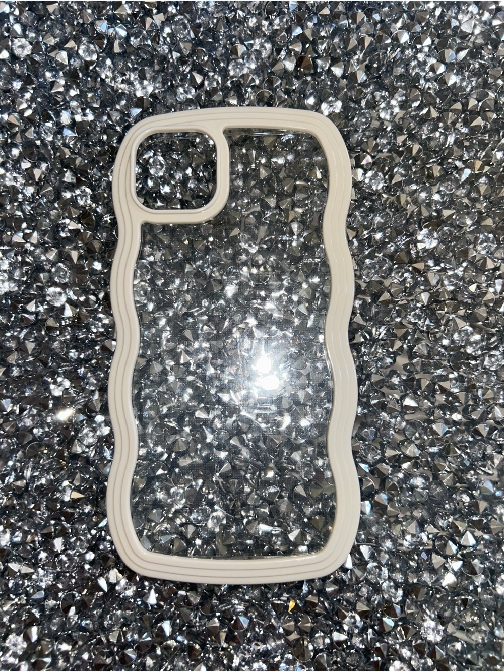 iPhone 15 plus Clear Wavy Edge Phone Case - White Trim